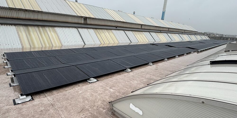 Photovoltaik-Module auf dem Hallendach der Gutehoffnungshütte Radsatz